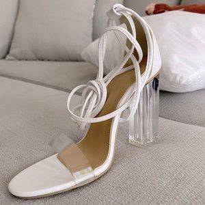 NEW NEVER WORN tie up block heels